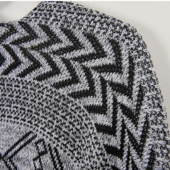 The Jetset Diaries NWT Knit Poncho Black White Women’s OS - Picture 8 of 11